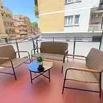 Golden Essence Apartment - Terrace & Metro