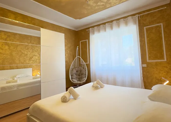 Golden Essence Apartment - Terrace & Metro