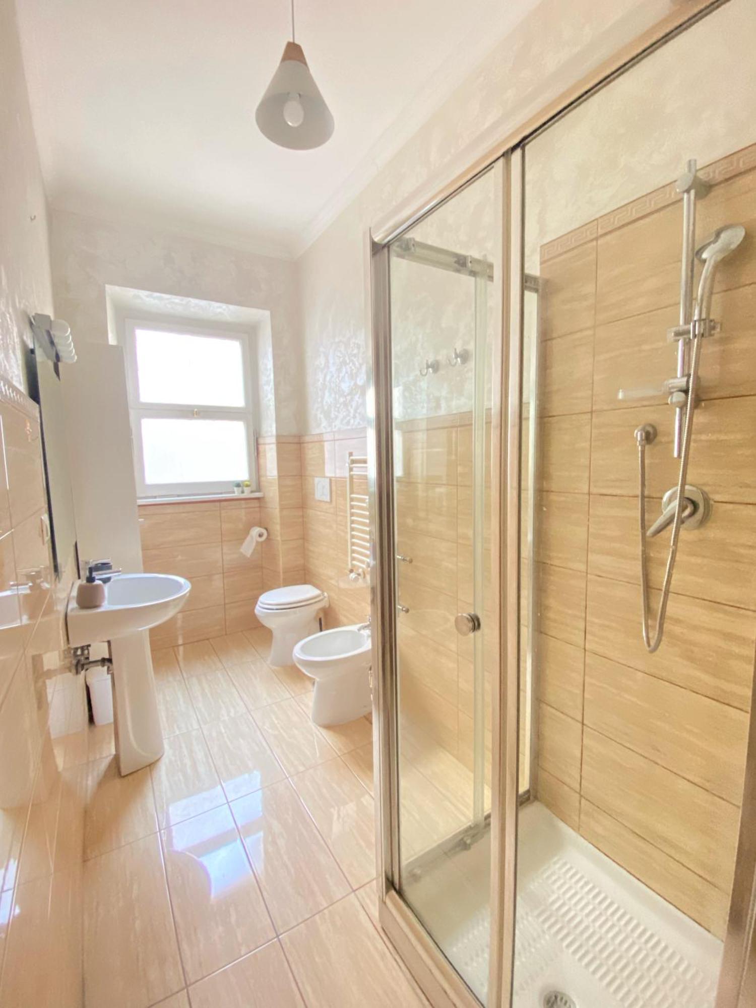 Lejlighed Golden Essence Apartment - Terrace & Metro *
