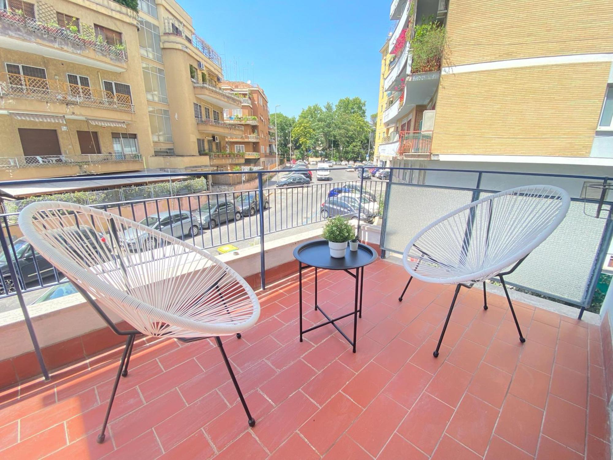 Golden Essence Apartment - Terrace & Metro Lejlighed *