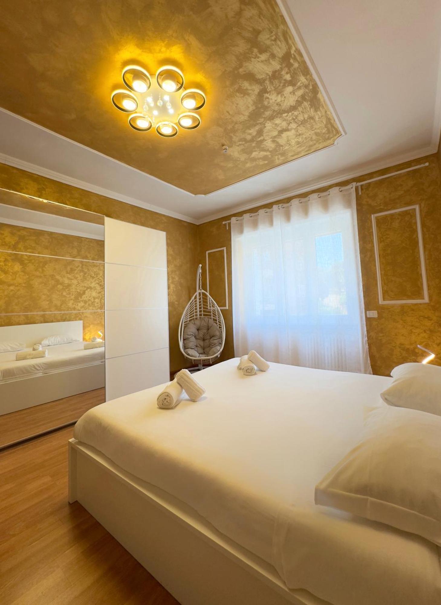 Golden Essence Apartment - Terrace & Metro *