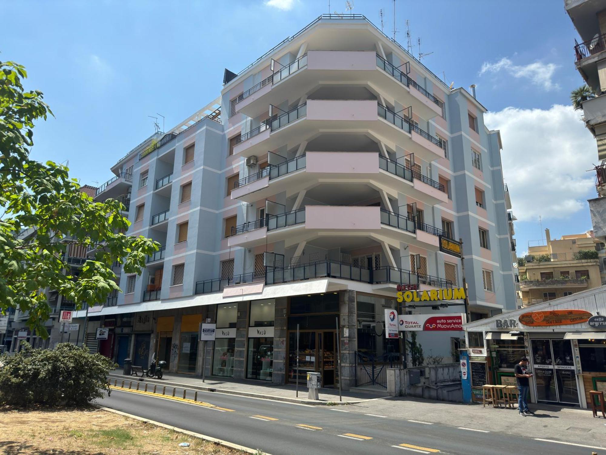 Golden Essence Apartment - Terrace & Metro Lejlighed *