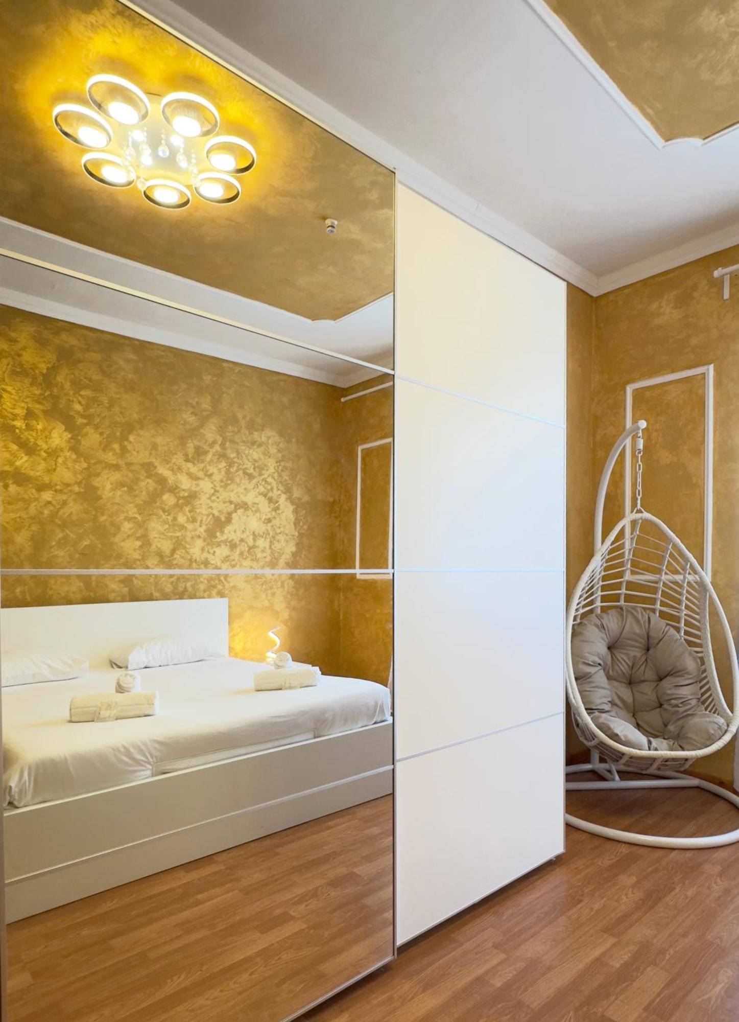 Golden Essence Apartment - Terrace & Metro * Rom